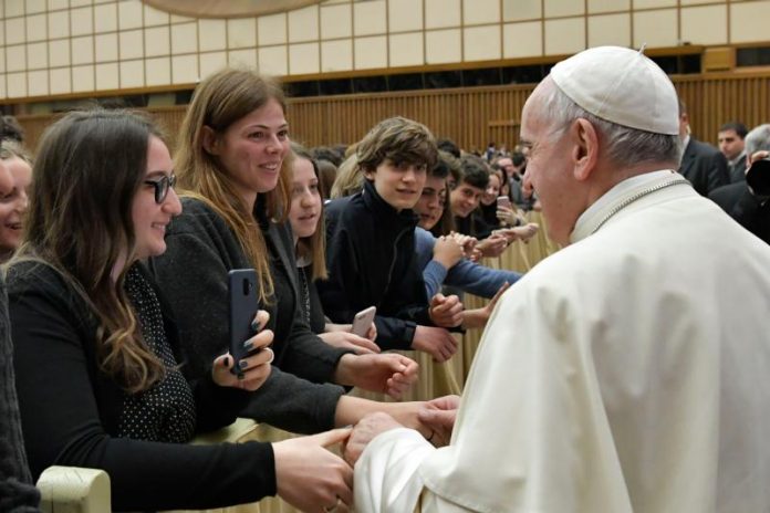 POPE AUDIENCE HIGH SCHOOL STUDENTS