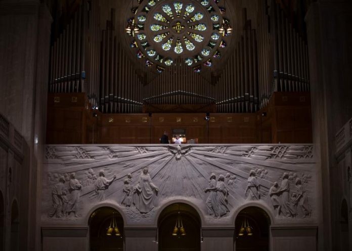 PARIS NOTRE DAME ORGANIST